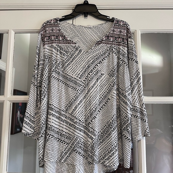 Tribal Asymmetrical Black and White 3/4 Sleeve Tunic - Picture 1 of 4
